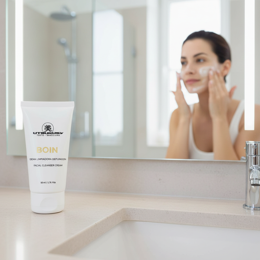 BOIN Facial Cleanser Cream — mulher a aplicar creme limpador no rosto